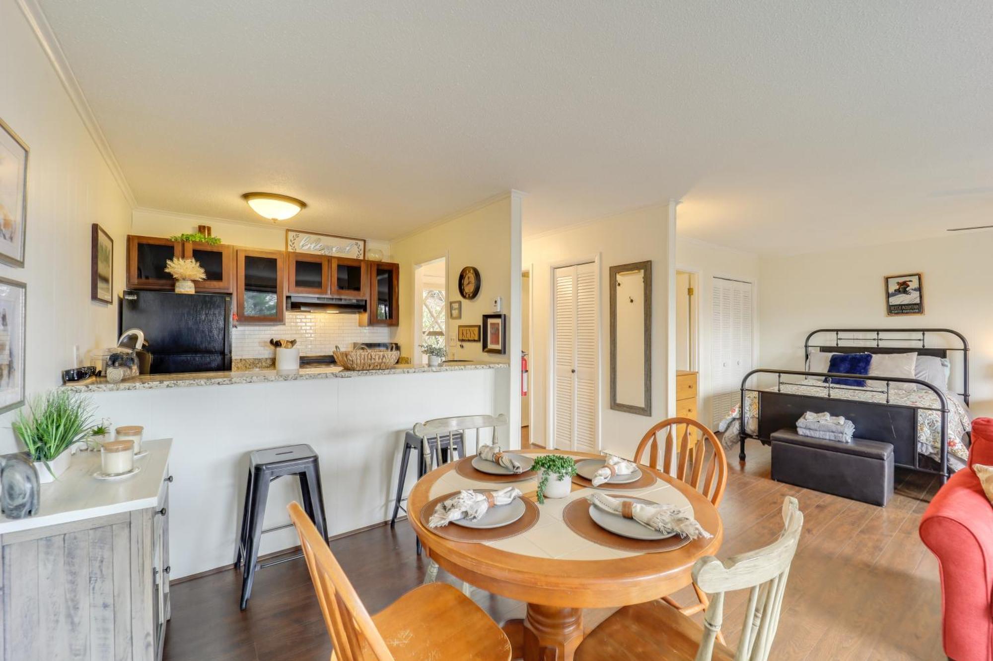 Beech Mountain Studio With Balcony Less Than 1 Mi To Skiing! エクステリア 写真