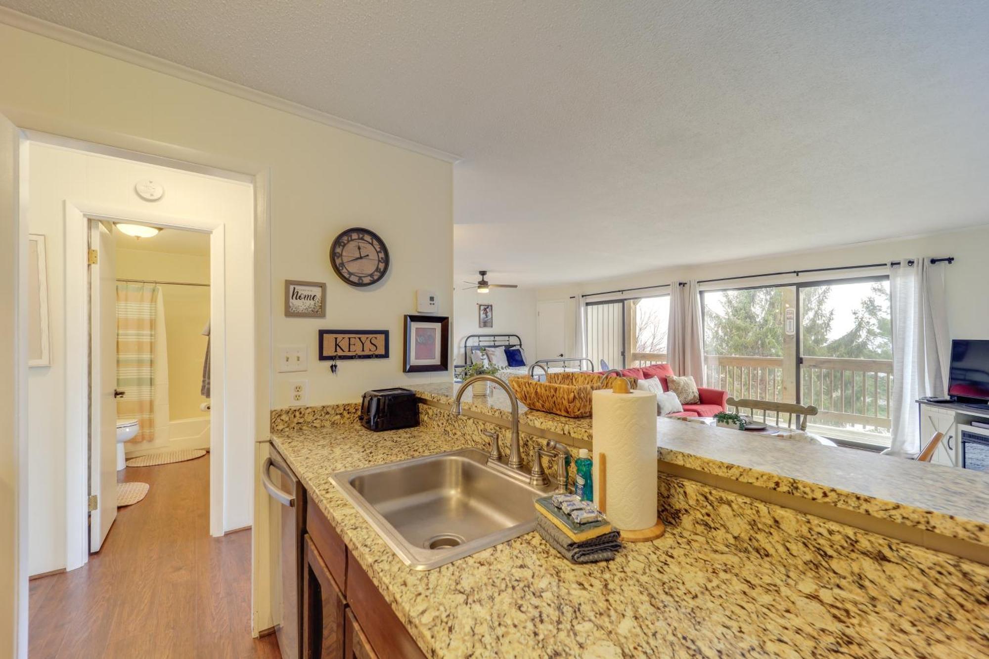 Beech Mountain Studio With Balcony Less Than 1 Mi To Skiing! エクステリア 写真