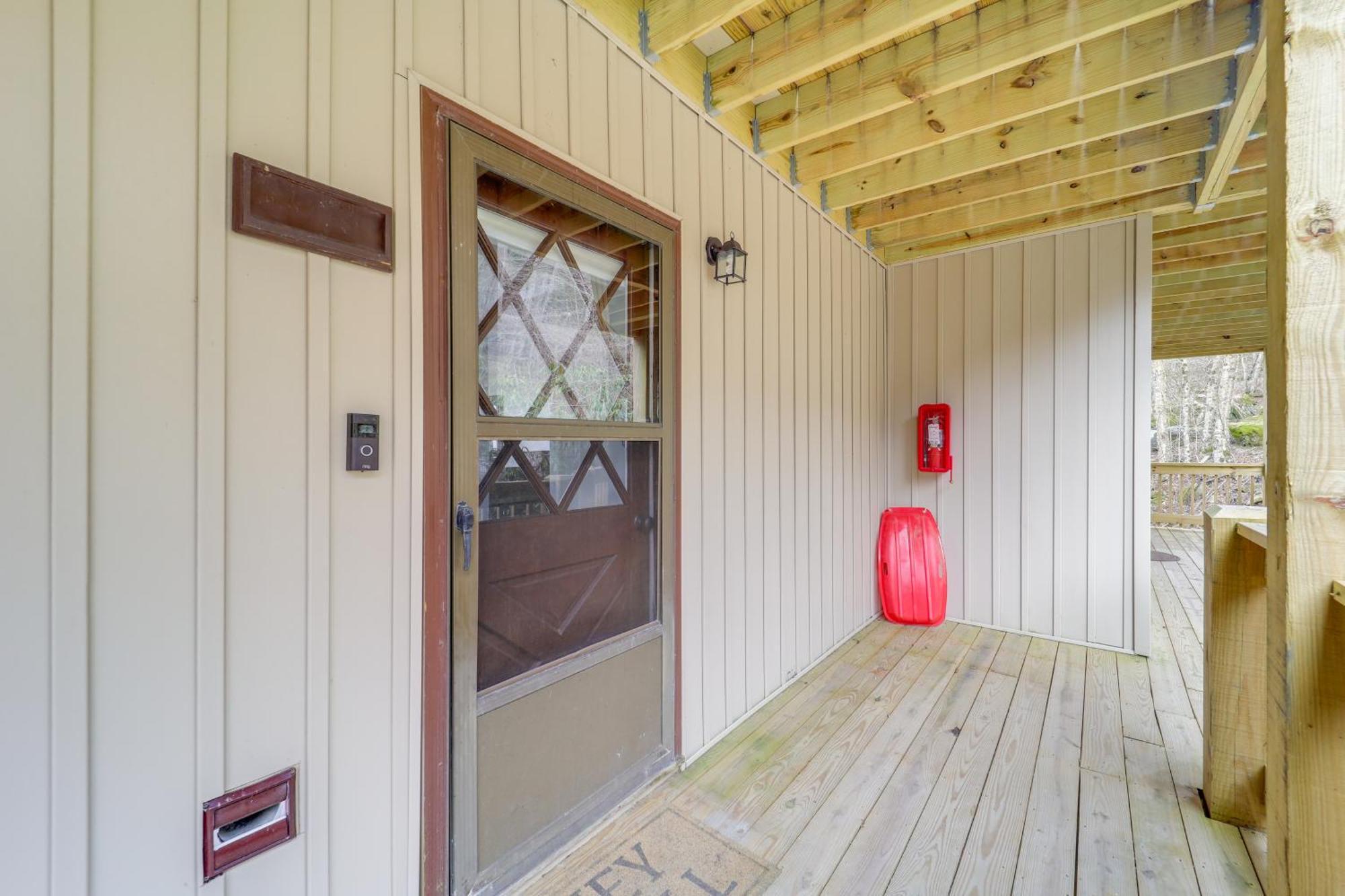 Beech Mountain Studio With Balcony Less Than 1 Mi To Skiing! エクステリア 写真