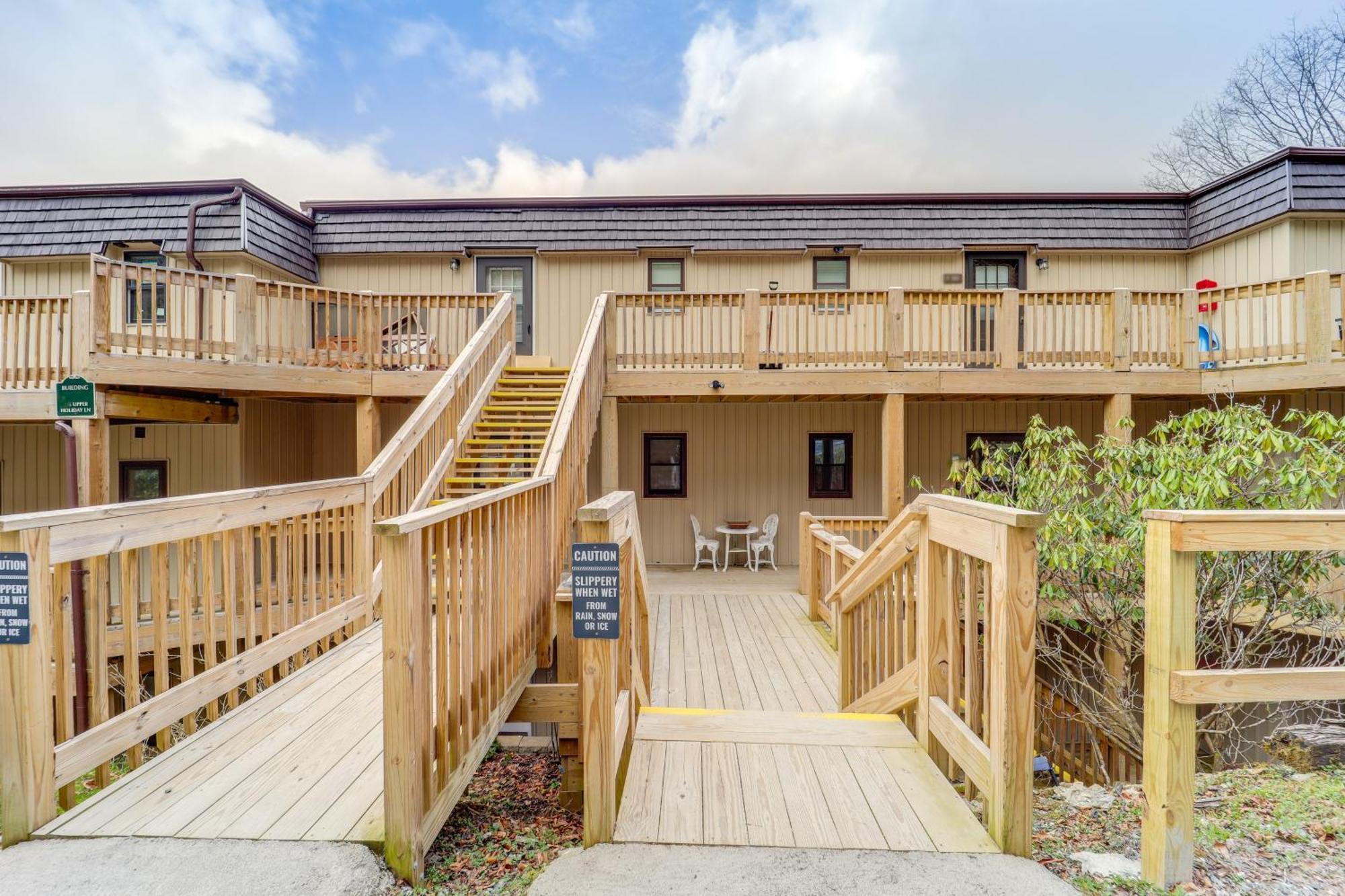 Beech Mountain Studio With Balcony Less Than 1 Mi To Skiing! エクステリア 写真